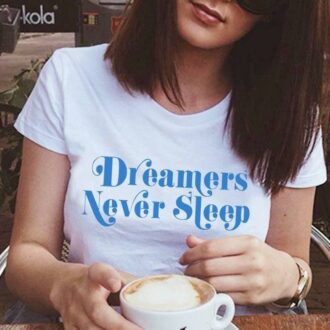 Дамска тениска Dreamers never sleep