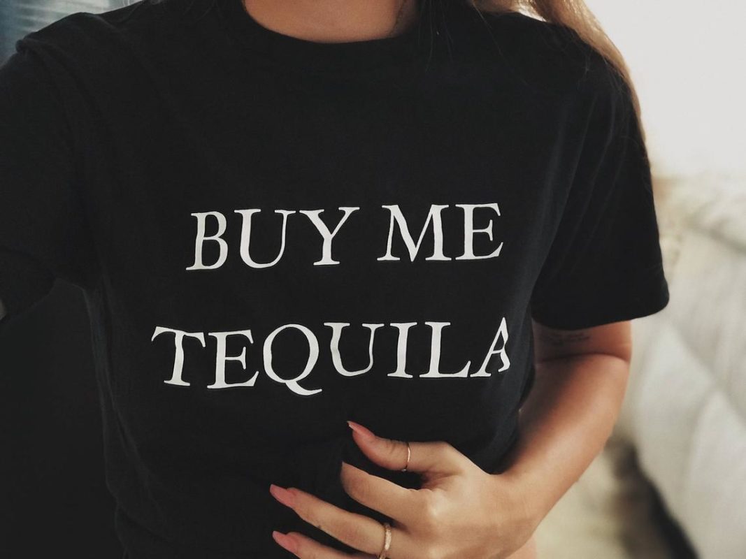 Дамска тениска Buy Me Tequila